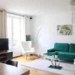 Spacious Duplex In The Heart Of Paris