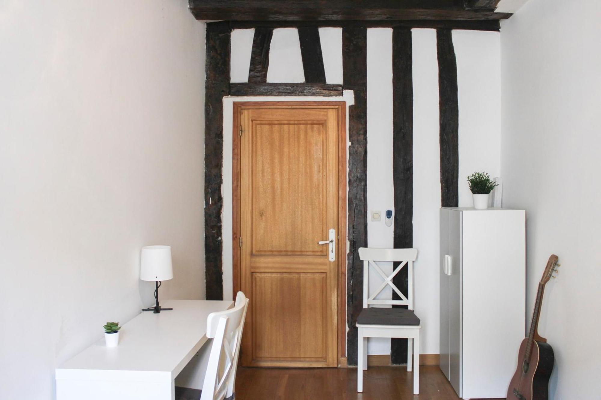 Spacious Duplex In The Heart Of