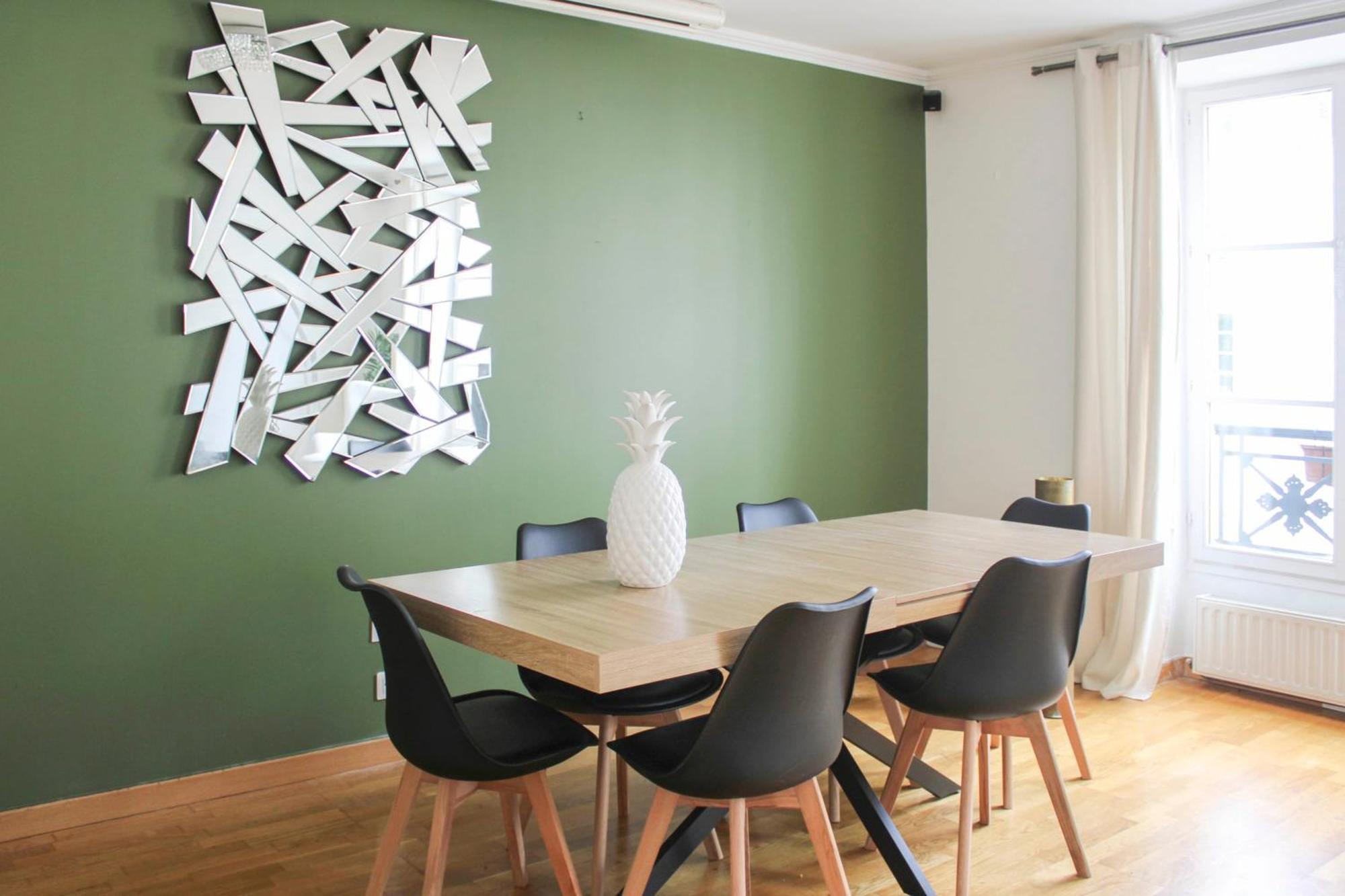 Spacious Duplex In The Heart Of *